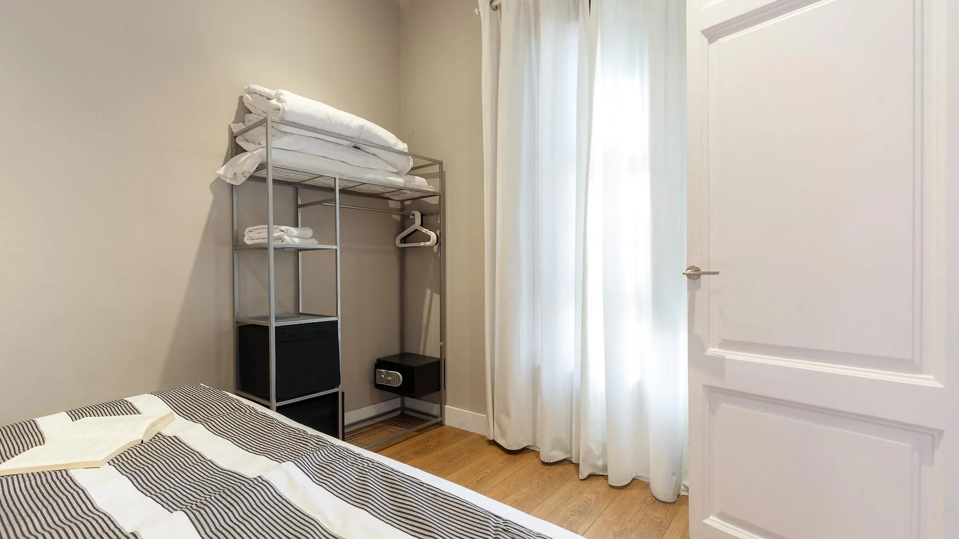 AinB Eixample - Miró Apartments Barcelona