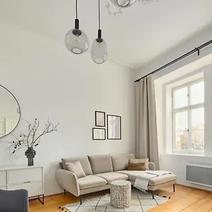 renovated-flat-in-old-town-square-by-prague-days.praguehotelsweb.com/